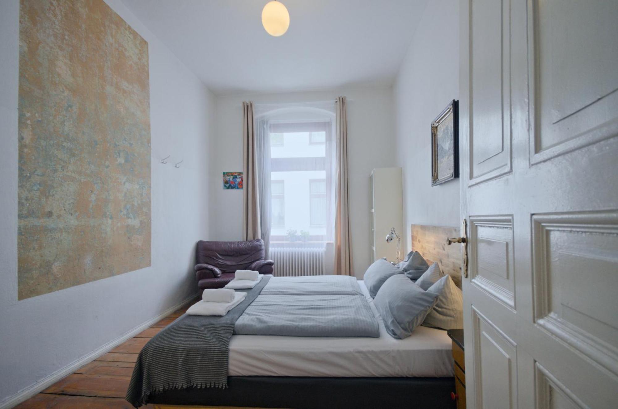 Courtyard Apartment Berlino Esterno foto